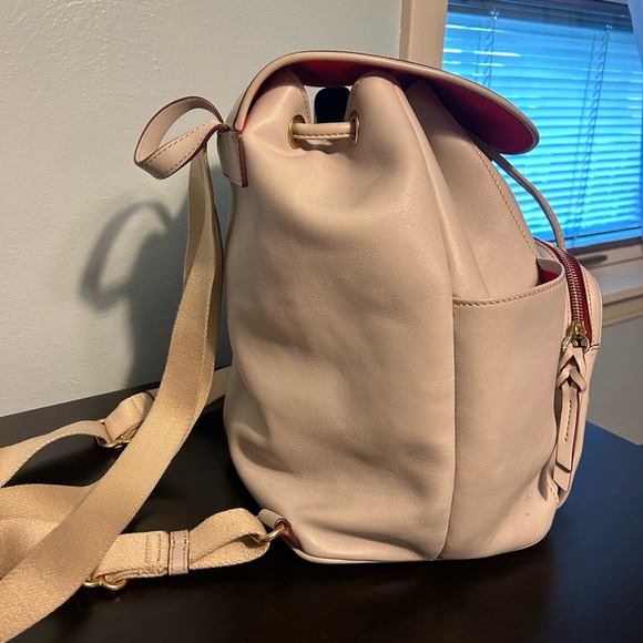 Dooney and Bourke leather purse/backpack❤️gorgeous ecru color red lining 15x12x7 - Picture 4 of 10